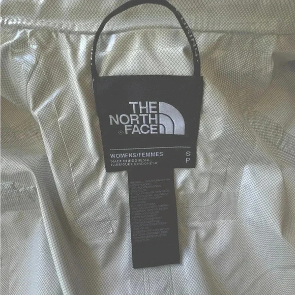 THE NORTH FACE NWOT HYVENT 2.5 L QUIANA WOMEN’S RAIN JACKET | SIZE: SMALL PETITE - Picture 11 of 11